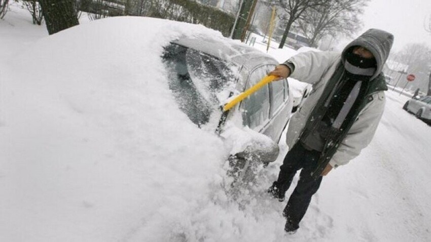 А вы чистите машину от снега?