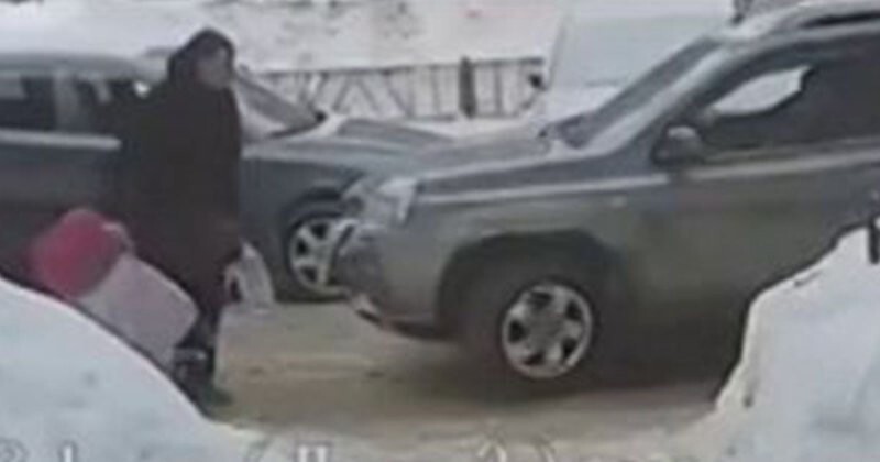 В Туле нетерпеливый водитель намеренно сбил пешехода в одном из дворов