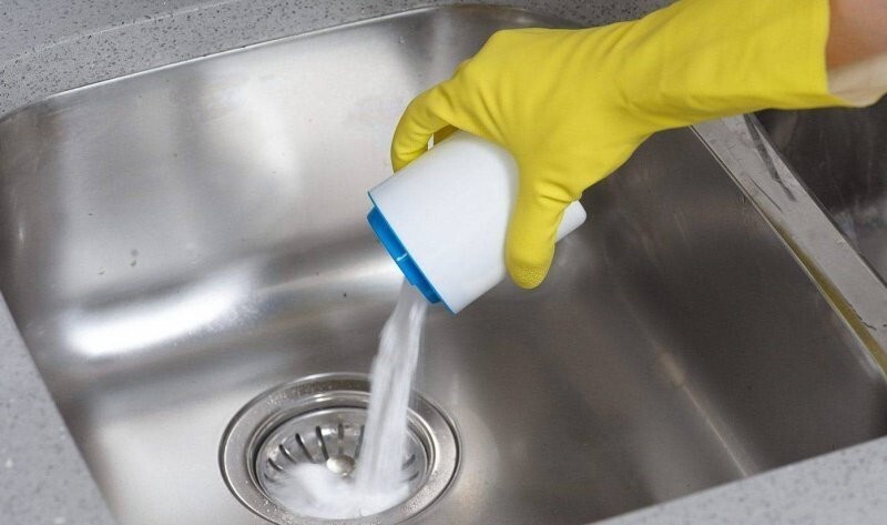 Народные способы прочистить засор в канализационной трубе в домашних условиях