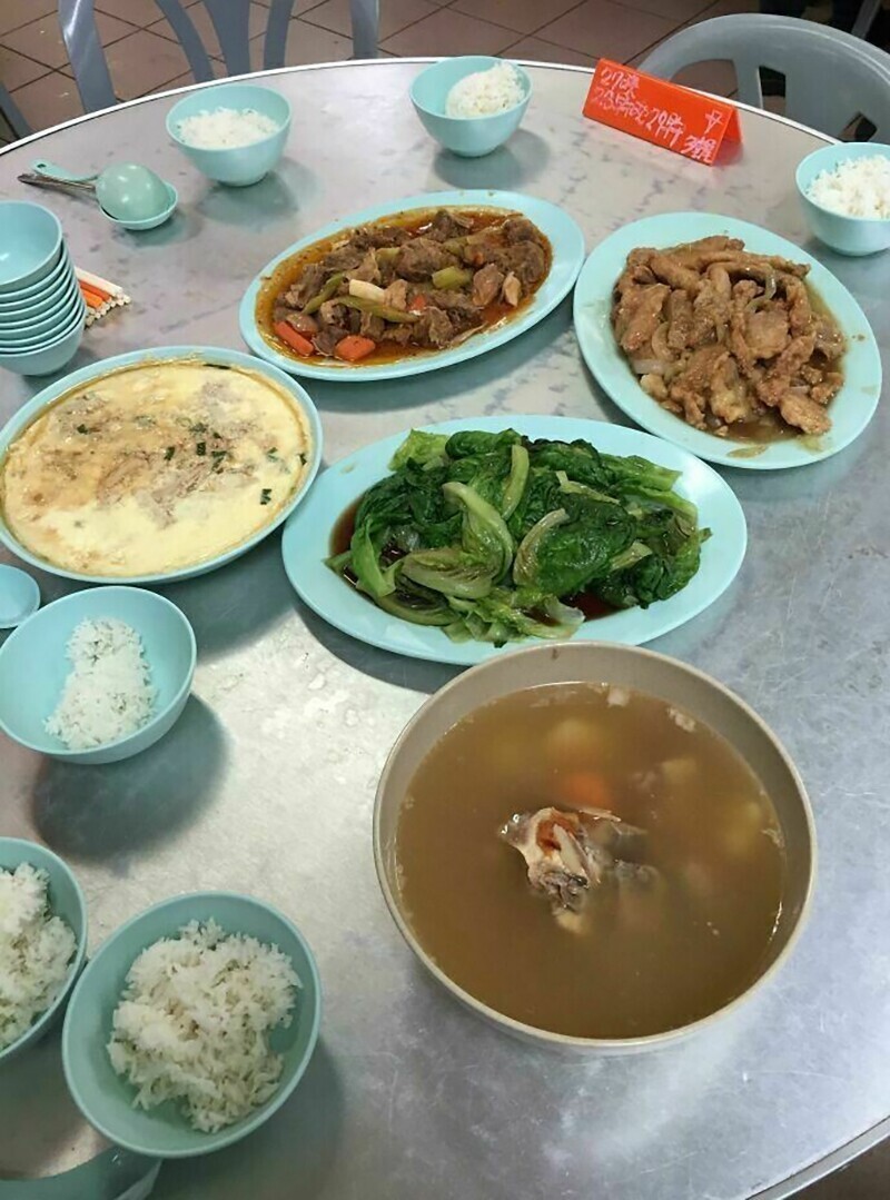 Как в реальности выглядят школьные обеды в разных странах мира