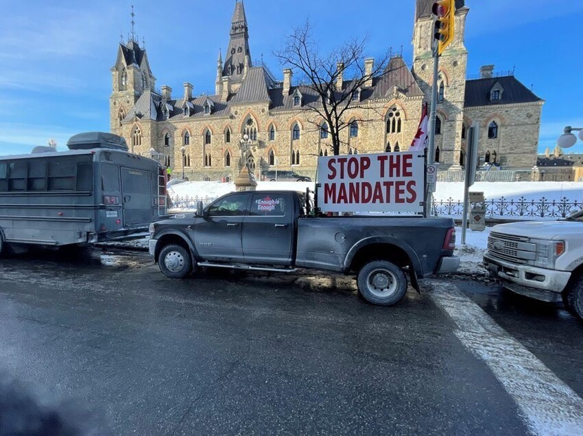 "Конвой свободы": дальнобойщики в Канаде вышли на забастовку из-за антиковидных мер