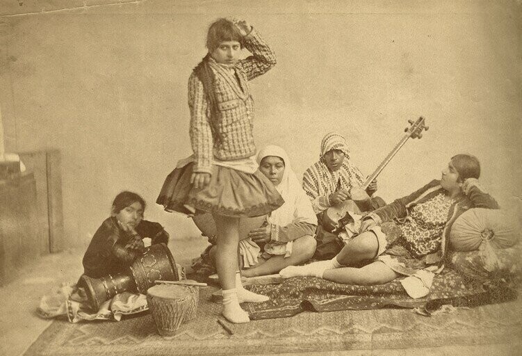 Танцоры и музыканты при дворе Каджара, конец девятнадцатого века