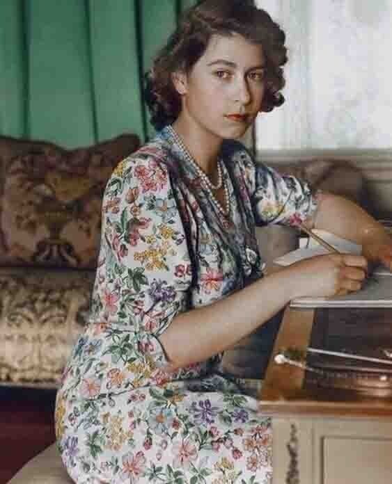 Королева Елизавета II в 18 лет, 1944 год