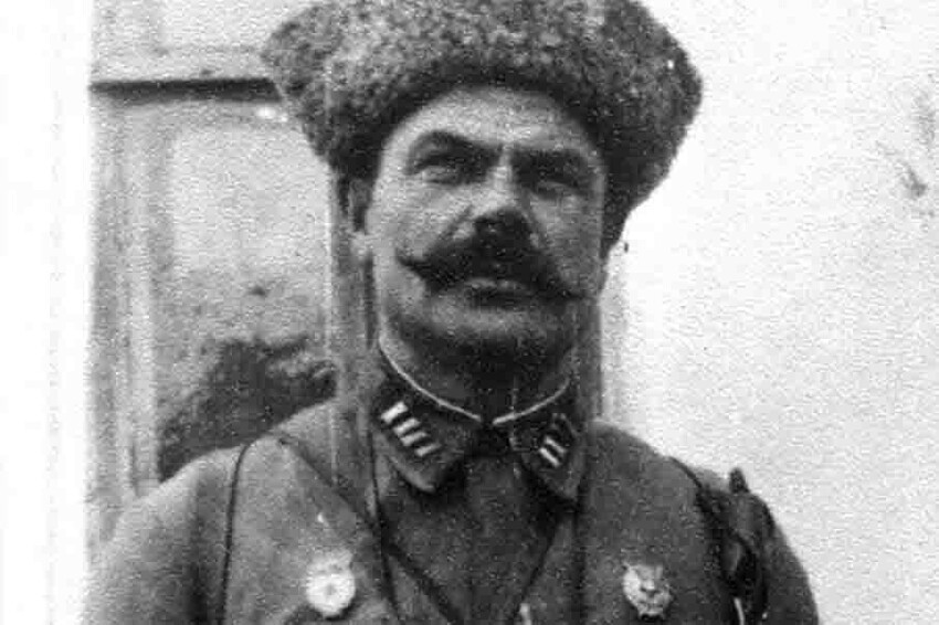 Разбил фашистов под Сталинградом. Какой подвиг в 1942 году совершил первый генерал, получивший орден Суворова?