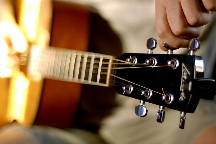Как настроить гитару в домашних условиях новичку