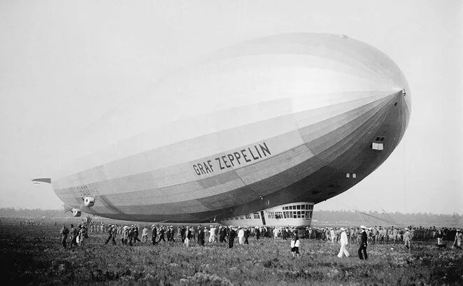 11. Гигантский немецкий дирижабль Graf Zeppelin в Лейкхерсте, штат Нью-Джерси, 29 августа 1929 года