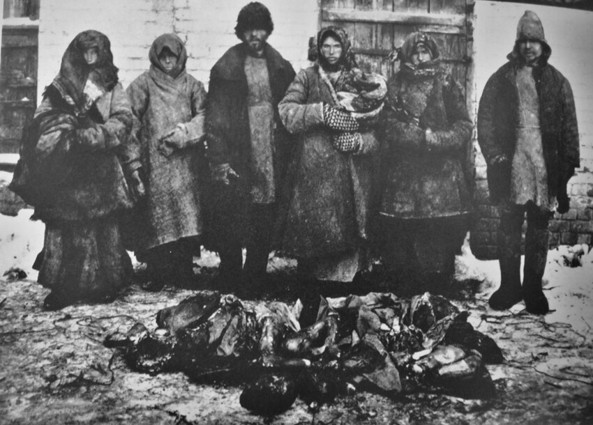18. Крестьяне, обвиненные в каннибализме, во время голода в Поволжье (1921 год)