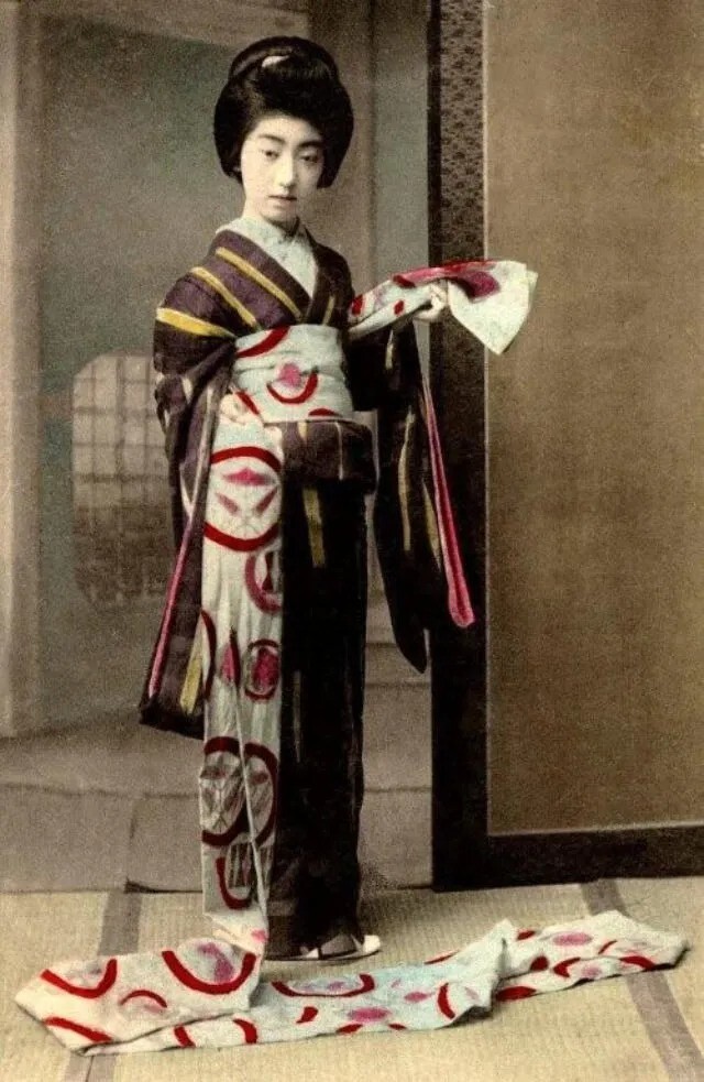 Тисё Такаока - девятипалая гейша