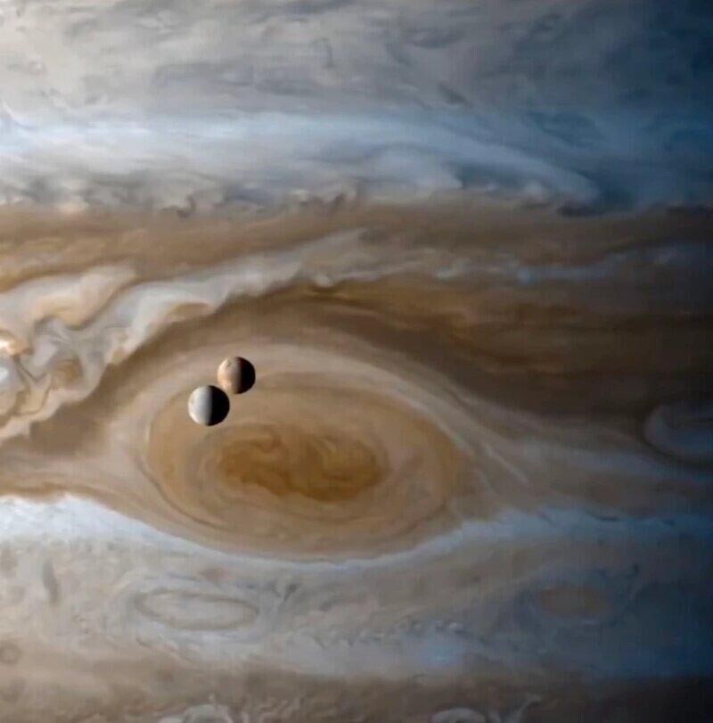 Эти космические кадры со спутниками Юпитера и Сатурна действительно потрясают