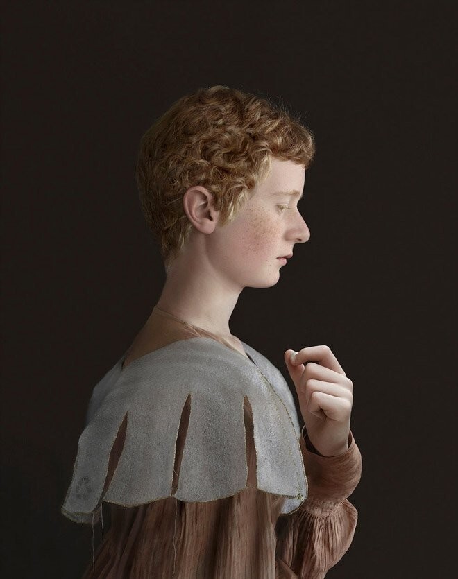 Фотосессия в стиле Рембрандта с моделью, одетой в мусор: смелый арт проект в борьбе за экологию