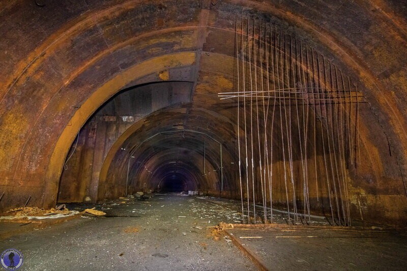 Заброшенный тоннель в Арктике с огромными габаритами