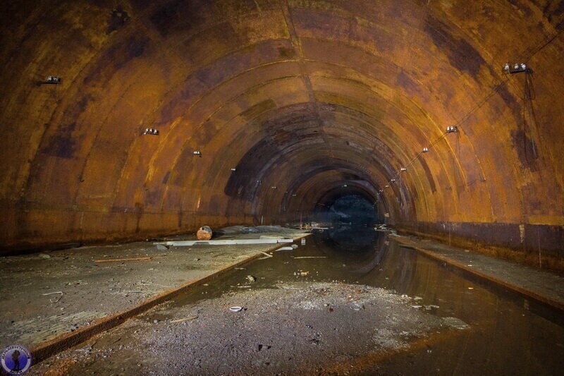 Заброшенный тоннель в Арктике с огромными габаритами