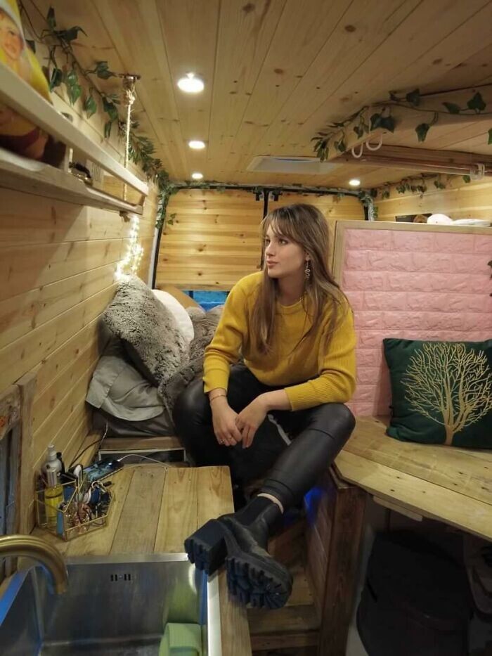 Британка решила изменить свою жизнь и построила собственный дом на колесах