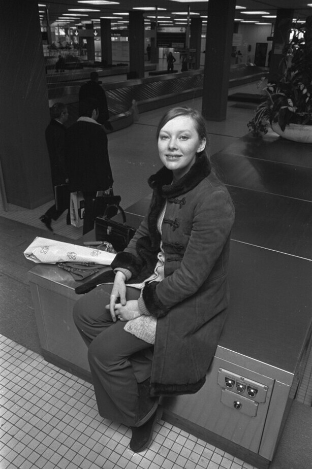 3 февраля 1972 года. Аэропорт Схипхол. Советская актриса Людмила Савельева прибыла на Международный кинофестиваль в Амстердаме.