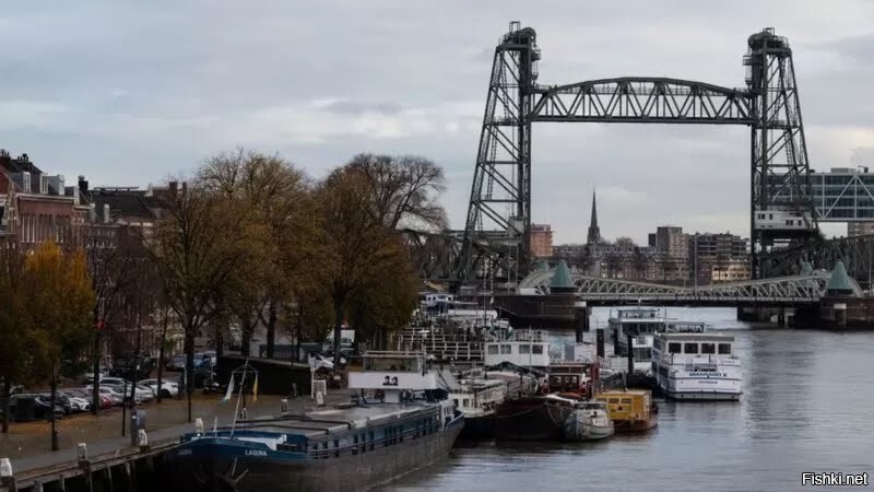 Ради Джеффа Безоса разберут исторический мост в Роттердаме