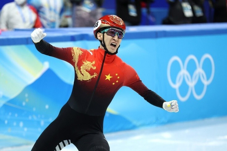 Сборная Китая по шорт-треку выиграла первое золото за счёт дисквалификации России и США