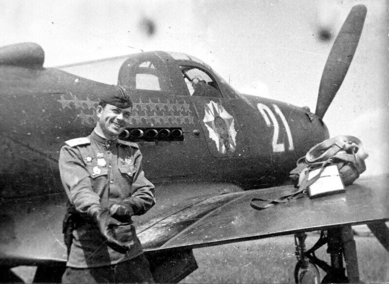 Федор Иванович Шикунов. В 52 воздушных боях сбил 25 самолетов противника. Погиб в Германии 15 марта 1945 года