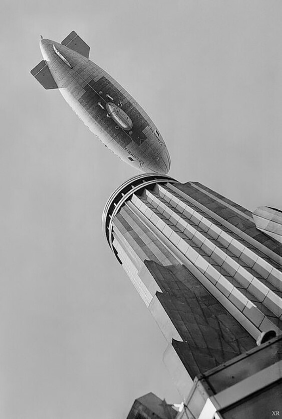 Дирижабль Columbia пролетает над вершиной Эмпайр Стейт Билдинг. 29 сентября 1931 год