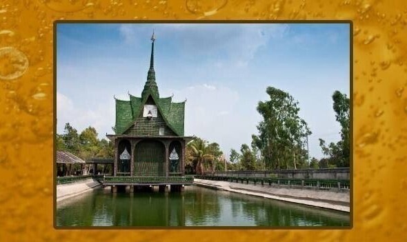 В Таиланде есть храм, построенный из 1,5 миллионов пивных бутылок