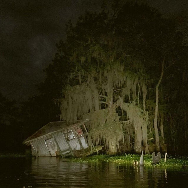 Заброшенный дом в штате Луизиана, США. Нетронутый с урагана Катрина