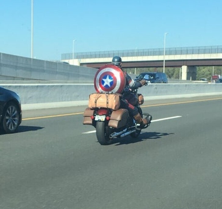 5. "Сегодня я видел Капитана Америку за рулем мотоцикла"
