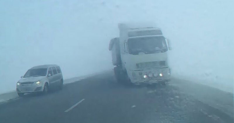 Счастливчик года: водитель избежал лобового столкновения с грузовиком в Алтайском крае