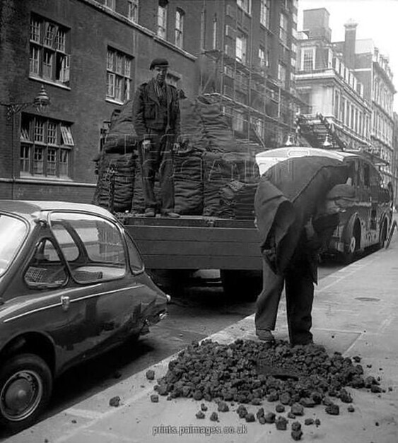 Доставка угля жителям Лондона. 1970-е