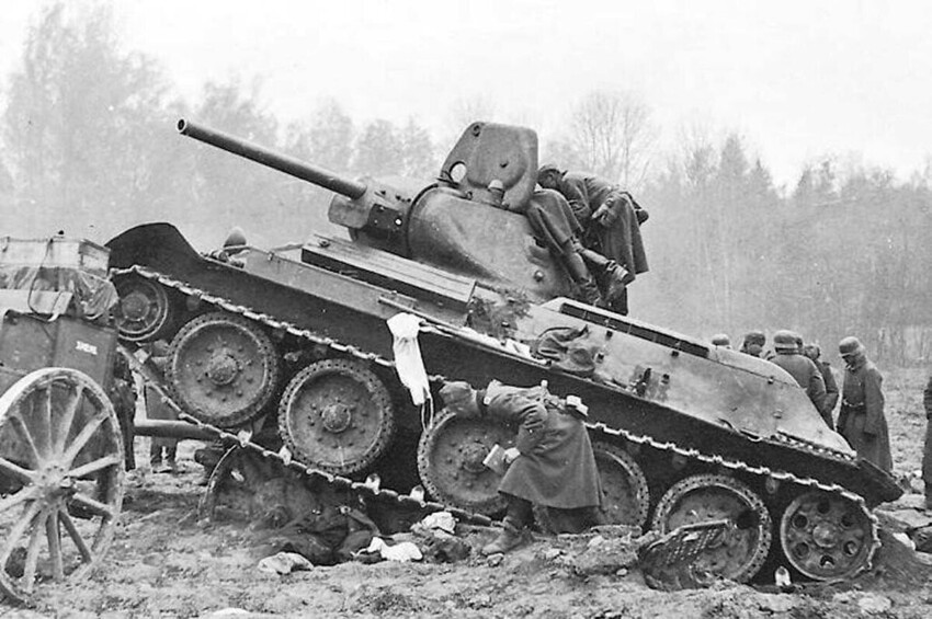 Как советские танкисты таранили вражеские танки и бронепоезда