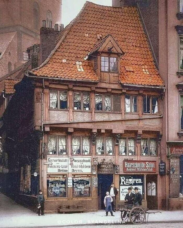 18. Фотография самого старого дома в Гамбурге, Германия, сделанная в 1898 году