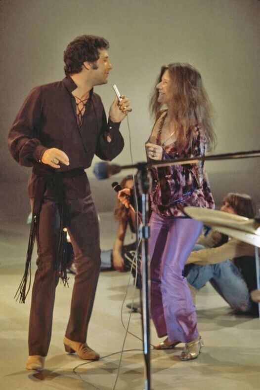 Дженис Джоплин и Том Джонс выступают вместе, 1969 год