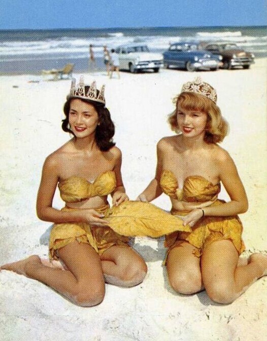 Табачные королевы Северной Каролины в табачном бикини, 1950-е