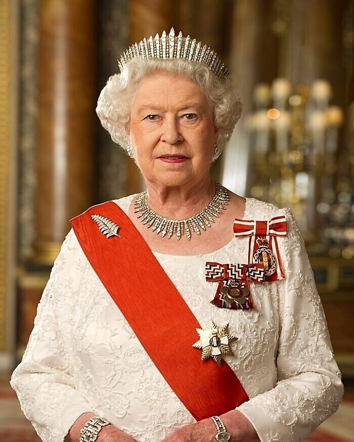 24. Елизавета II была королевой Англии в течение 70 лет. Только 9% населения мира старше 65 лет