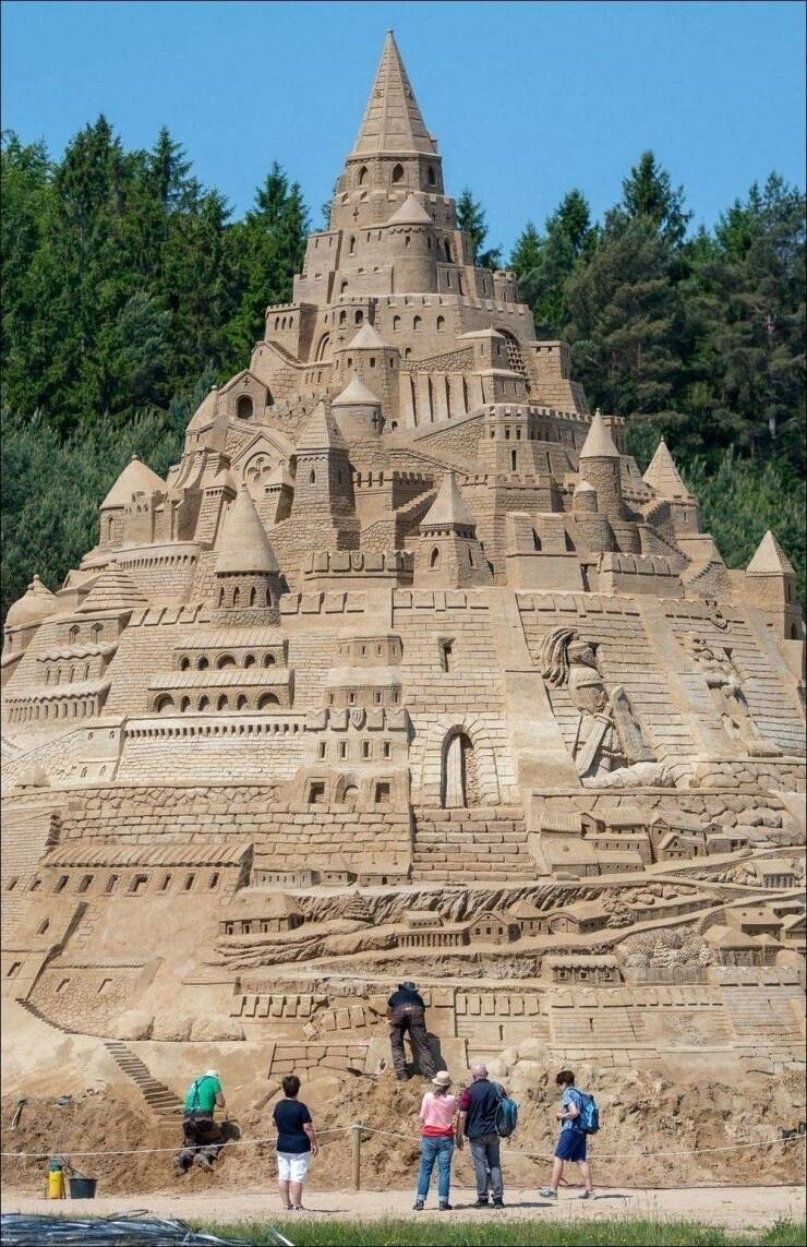 Песочный замок высотой в 16 метров в Германии