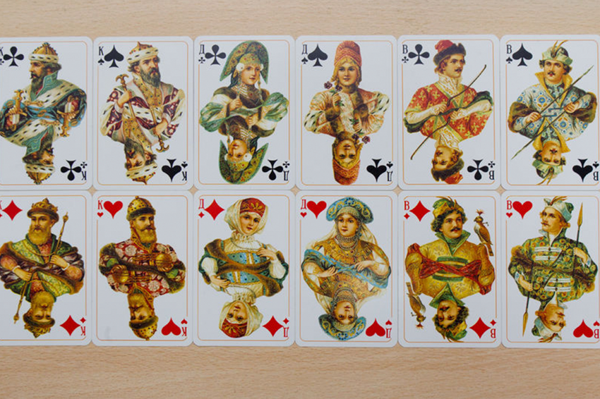 Как благодаря балу Романовых появились особые колоды игральных карт?
