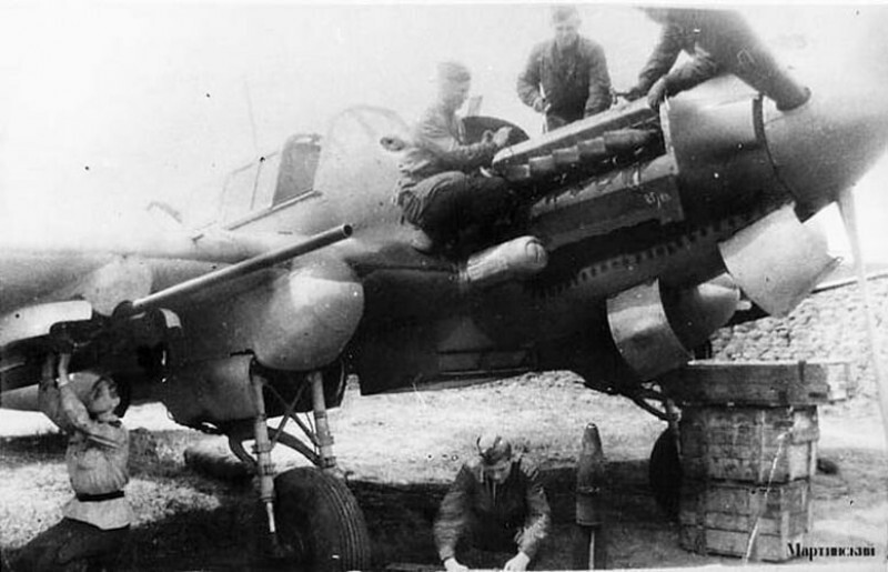 Невероятное спасение 5-ти летчиков 3-х самолетов на одном 2-местном Ил-2 в тылу врага в марте 1944-г