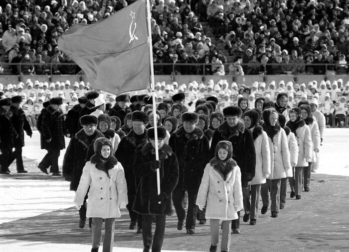 Советский спортсмен во время церемонии открытия Олимпиады в Саппоро отказался склонить знамя СССР