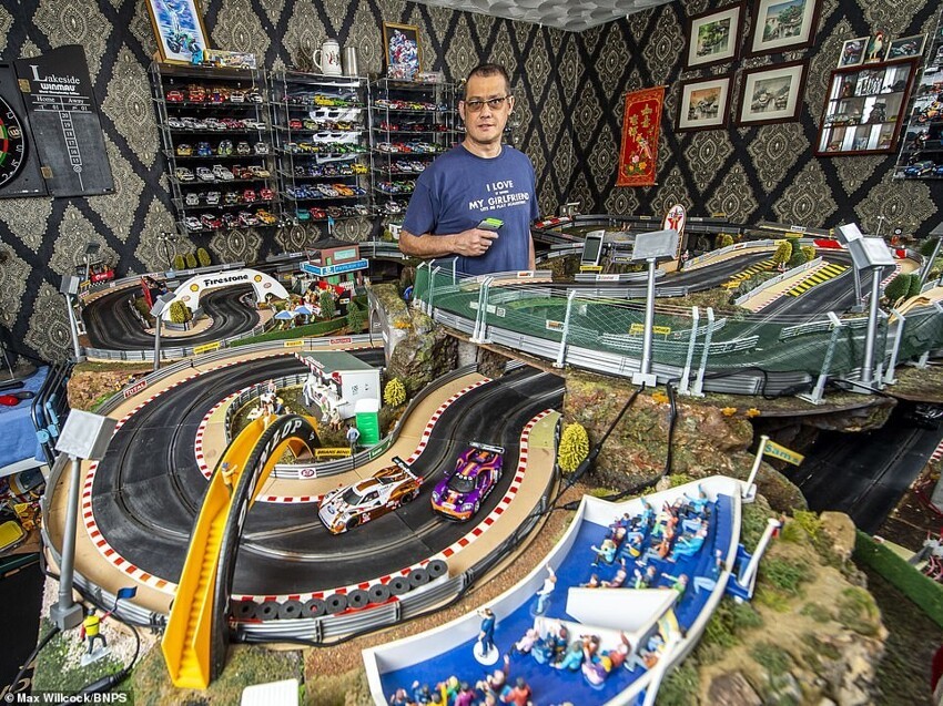 Мужчина потратил около миллиона рублей, чтобы построить дома 50-метровый игрушечный автотрек