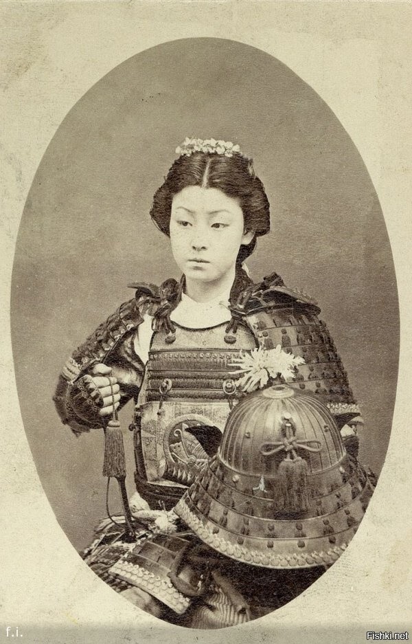 Фотография женщины-самурая (онна-бугэйся — женщина из сословия самураев, обуч...
