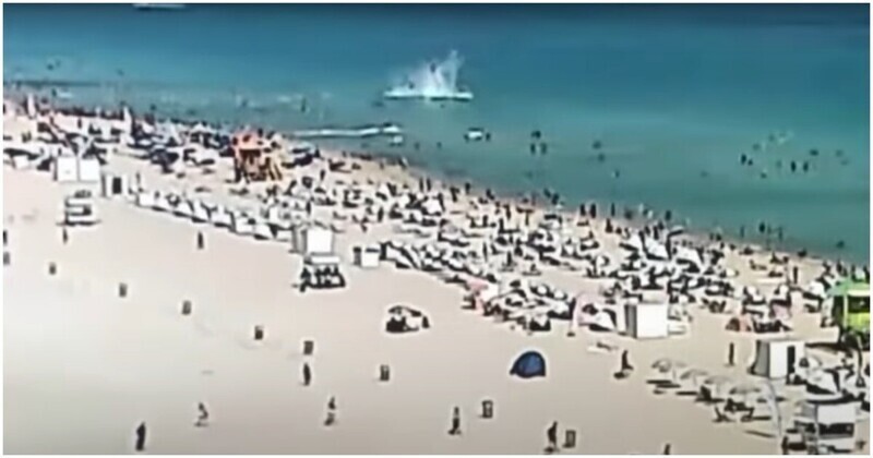 Вертолёт потерпел крушение рядом с пляжем в США