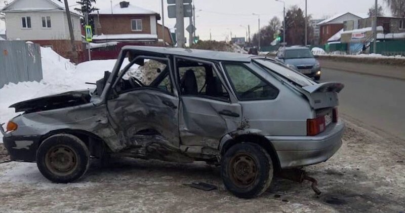Авария дня. В Омске водитель «четырнадцатой» погиб в ДТП