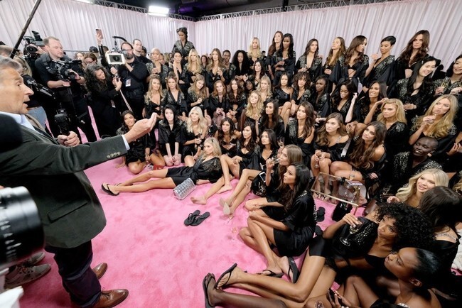 Victoria's Secret представила свою первую модель с синдромом Дауна