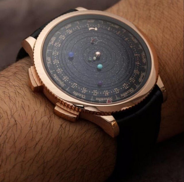 Часы ''Солнечная система''. Стоимость этих часов составляет примерно от 245 000 до 333 000 долларов