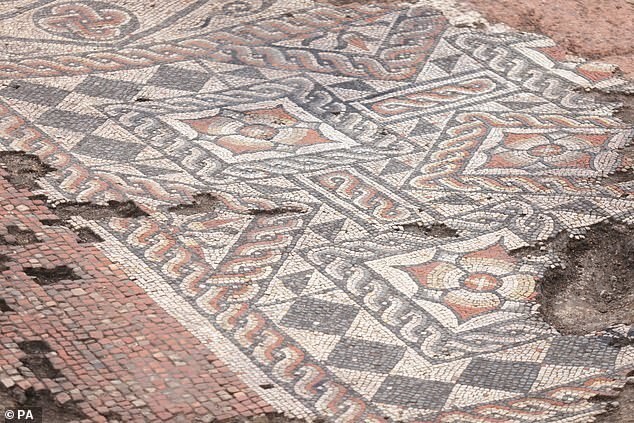 В Лондоне обнаружили самую большую римскую мозаику за последние 50 лет