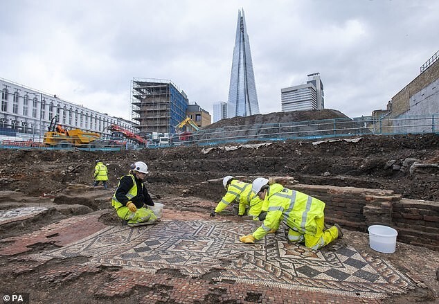 В Лондоне обнаружили самую большую римскую мозаику за последние 50 лет