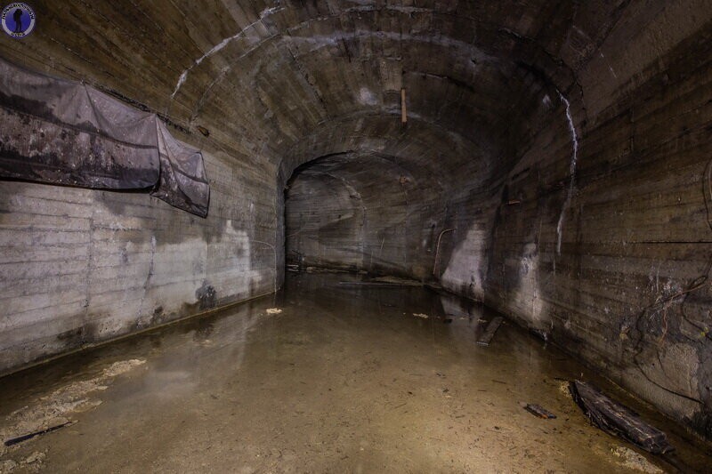 Огромный недостроенный подземный завод
