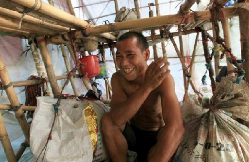 Бедняк из Китая построил переносной дом из бамбука