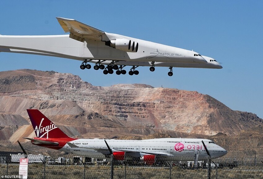 Самый большой самолет в мире совершил четвертый испытательный полет