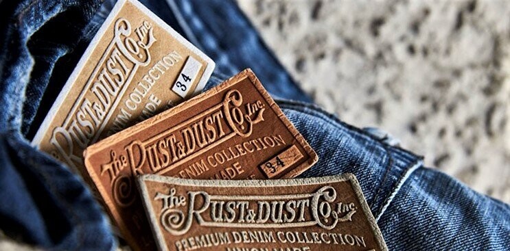 Зачем на заднюю часть джинсов больше 100 лет крепят эту кожаную этикетку?