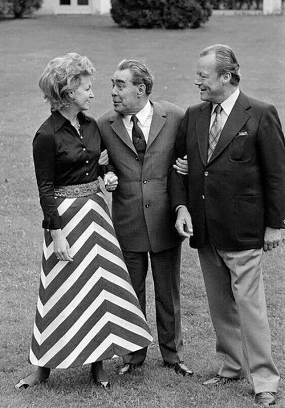 Леонид Брежнев, канцлер ФРГ Вилли Брандт и его жена Рут Брандт. Томас Хёпкер, Бонн, 1972 год