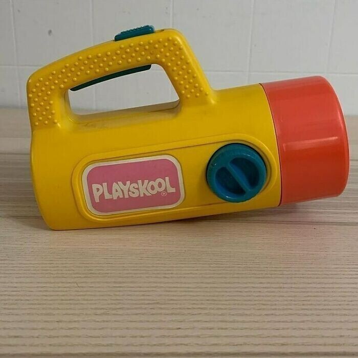 12. Винтажный фонарик Playskool 1980-х, который имел 3 разных цвета